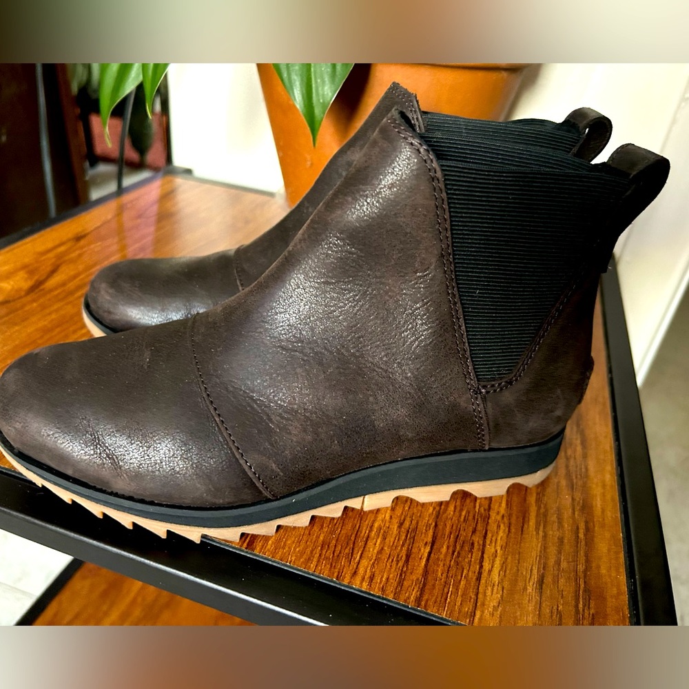 Sorel Chelsie Boots women Size 6